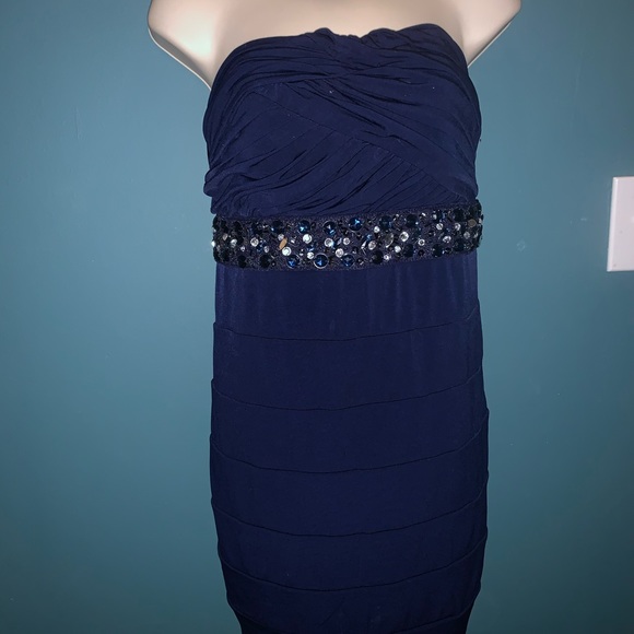 Beautiful blue dress. - Picture 2 of 5